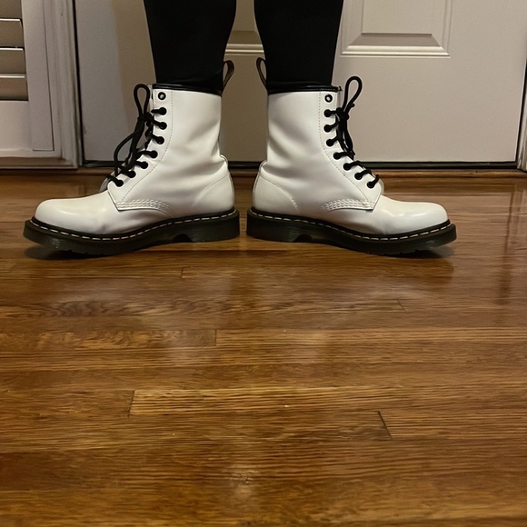 Dr Martens - Women's 1460 Smooth Leather Combat Boots - like new - Picture 5 of 11